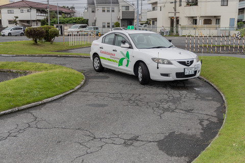 教官「S字クランクはもっと練習しないと駄目だね」俺「うん、あんた今まで生きてきてこんな道路走ったことあんの？」