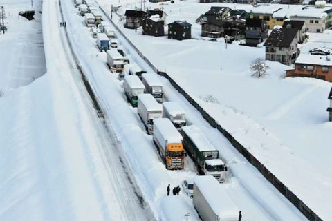 高速道路に雪対策
