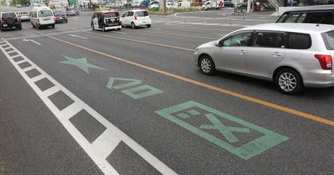 運転する時にまともにウィンカーも出せない