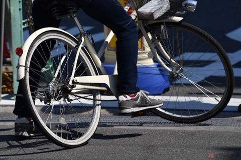 自転車乗ってたら車にぶつけられた