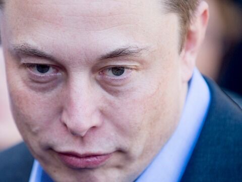 イーロン・マスク「完全自動運転のテスラ車を500万円で買い、使わない時に人に貸せば年間200万円儲かる。今他社の車を買うのは馬鹿」