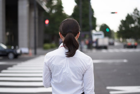 信号無視でぶつかりそうになったからガン飛ばしたら車で追いかけられて怒鳴られたｗｗｗｗ