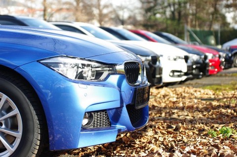 BMWかアクアどっち買うべき？