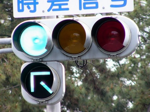 交差点の信号青