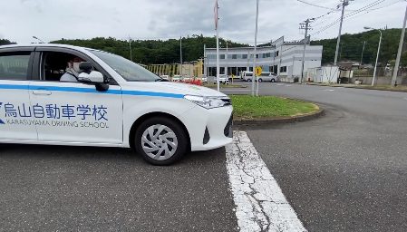 【交通ルール】一時不停止を再現「止まったつもり運転」を自動車学校が注意喚起し大反響