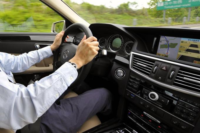 車って右ハンドルと左ハンドルどっちの方が良いんだ 車速報