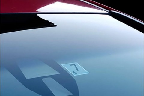 車検証って真ん中に貼ってた