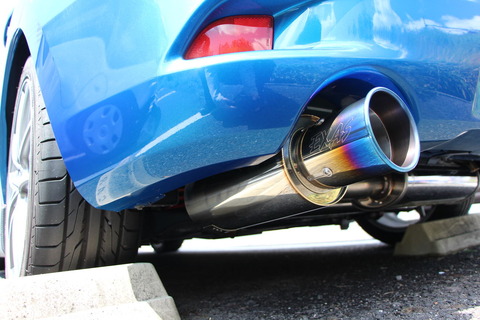 車高下げてマフラー取り換える