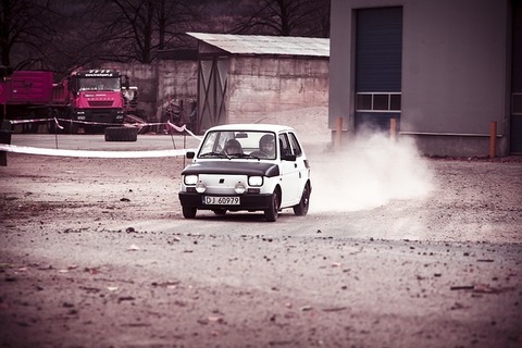 夢の中の車ブレーキ効かなすぎワロタｗｗｗｗｗｗｗｗ