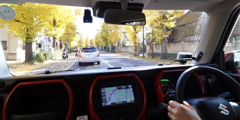 車って運転席が端に寄っててめっちゃキモくない？