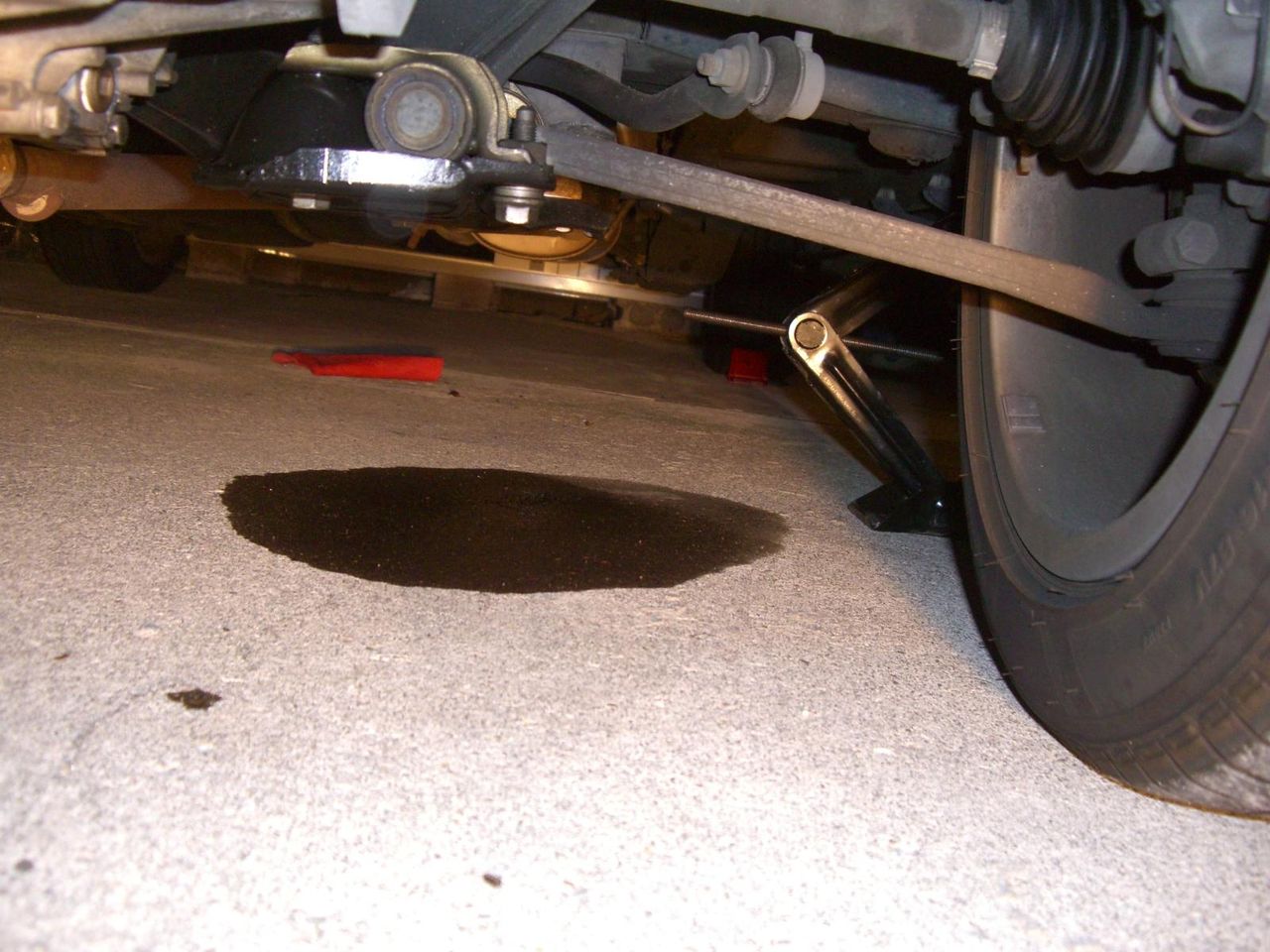 車のオイル漏れの修理っていくらくらいかかるの 車速報 車のオイル漏れの修理っていくらくらいかかるの 車速報