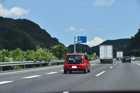 高速で左からぶち抜く