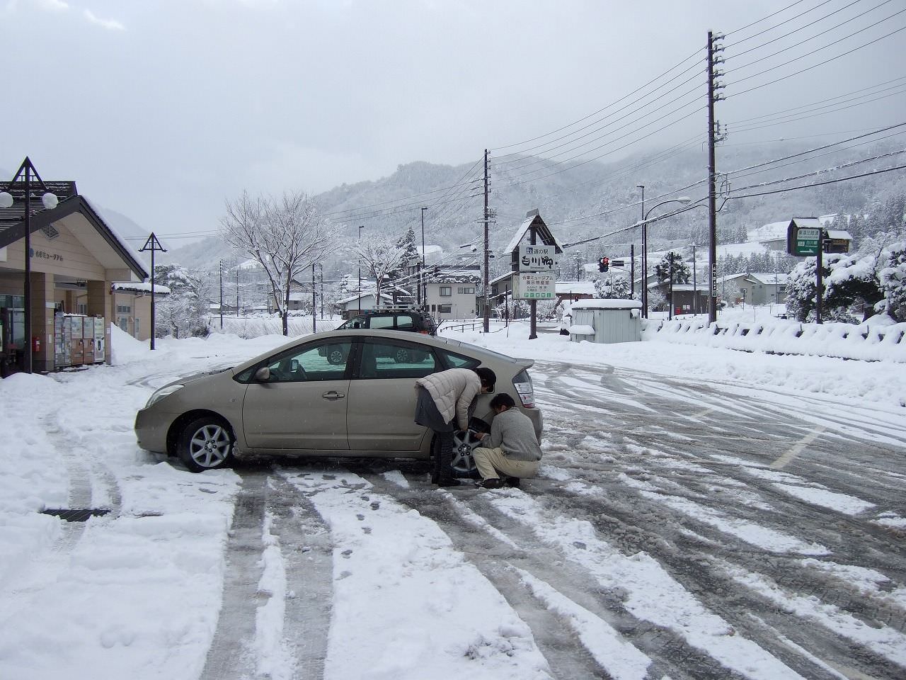 ノーマルタイヤで雪道走った結果wwwwwww 車速報 ノーマルタイヤで雪道走った結果wwwwwww 車速報