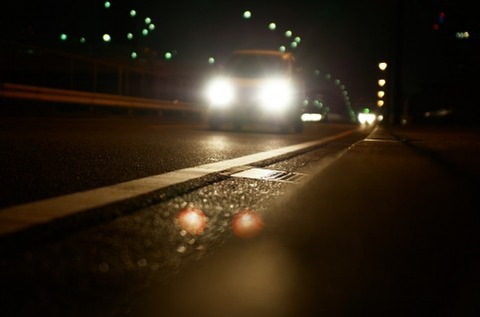 田舎の道路ハイビームにして走ると対向車でパッシングしてくる馬鹿いるけどｗｗｗ