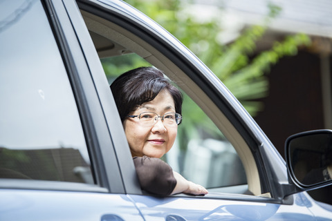 高齢者でも運転させてあげたい！新免許制度に自動車メーカーの本音は？