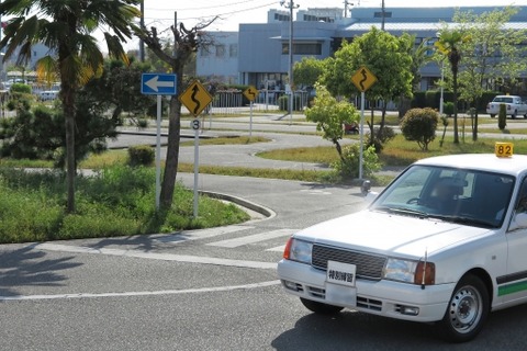 教習所初日を終えたワイ「今走ってる車全員あの教習所をクリアーした人達なんやな…」