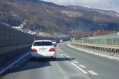 高速道路で覆面ぶっちぎってきた