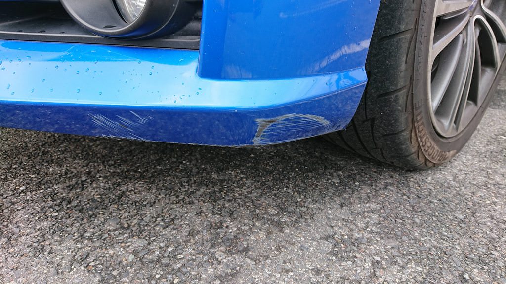 車でうっかり縁石に乗り上げてしまった 車速報