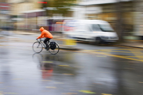 20150805_raincoat-cyclist