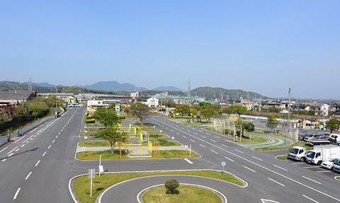 初めて自動車学校にいく