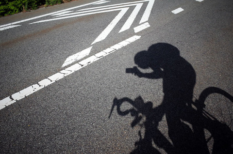 道を自転車で走ってた