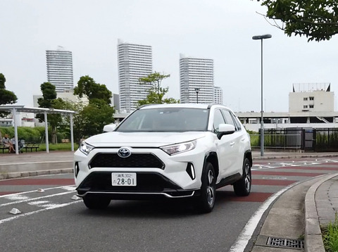 愛車のRAV4でライズの後ろを走ってたらいきなりライズが左折して逃げていってクソワロタｗｗｗ