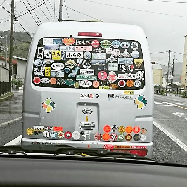 他人の高級車に水曜どうでしょうのシール貼るの楽しすぎワロタｗｗｗ 車速報