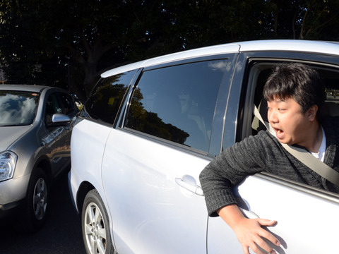 バック駐車で左から入れる