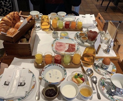 【画像】高級ホテルの朝食、ガチでヤバいｗｗｗｗｗ