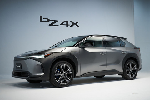 【トヨタ】電気自動車「bZ4X」のアップデートを発表　充電性能やメーター表示を改善
