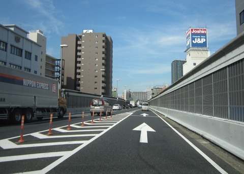 明日、高速で右から合流しなきゃいけなくなった(´；ω；｀)