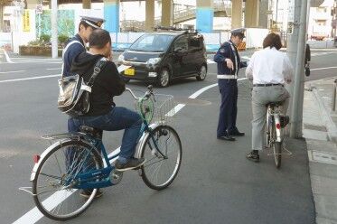 自転車は逆走