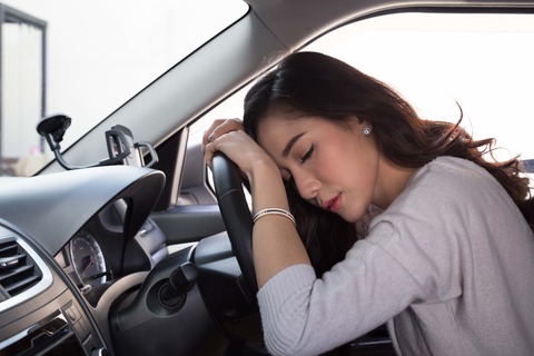 免許取ったんだが、１０分で眠くなって運転できない・・・