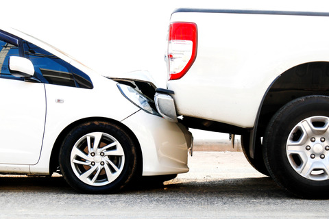 高速道路の玉突き事故ってよく起こるイメージあるけど、なんで事故が起きるの？