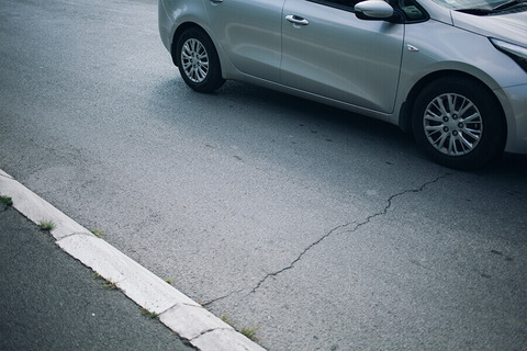 自宅前の車の通りが激しい