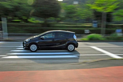 なぜ日本の交通システムは極端なまでの自動車優先主義なのか？