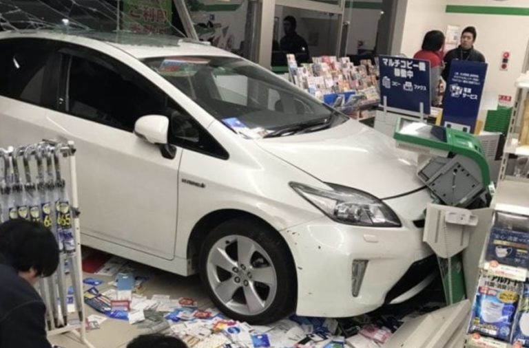 悲報 トヨタさんが必死で開発したプリウス キチキチ運転さんの象徴になるｗｗｗｗｗ 車速報