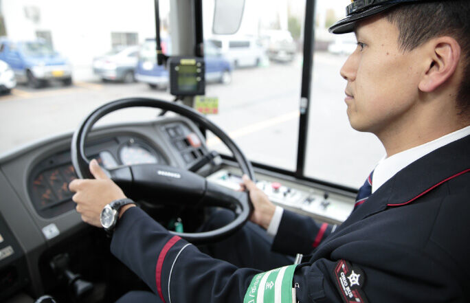 バスの運転手って態度悪い奴多すぎるｗｗｗｗｗｗｗｗ