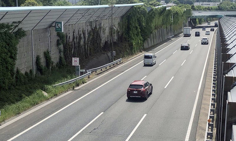 高速道路をぶっ飛ばす時