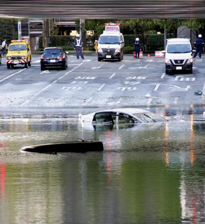 車脱出用ハンマーの性能調査へ　相次ぐ道路冠水で、国交省