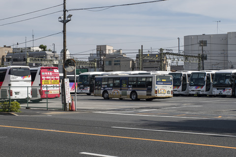 バス運転手 2030年度に3万6000人不足か 業界団体が試算