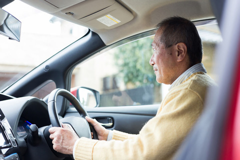 老人車と若者車