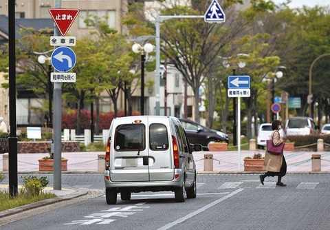 「ウインカー出すのはダサい、一時停止するのはダサい、制限速度守るのはダサい」