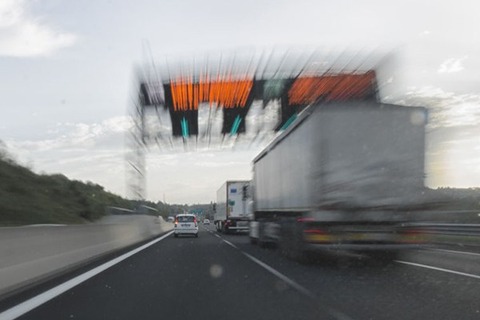 追い越し車線トロトロ走って