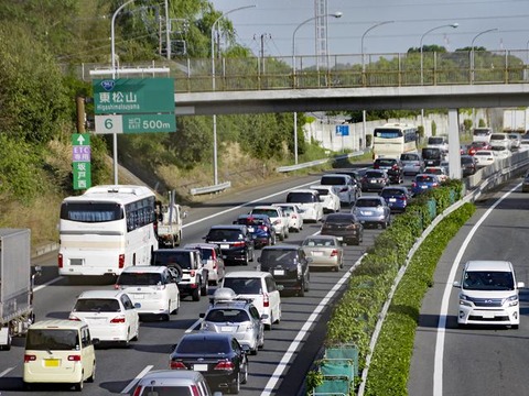 高速道路渋滞中ワイ、トイレ