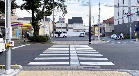 3大「うわ…ダッサ…」ってなる運転「コンビニワープ」「膨らみ左折」