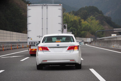 の車割り込んでき