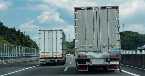 追い越し車線に出るだけで猛烈に煽られ