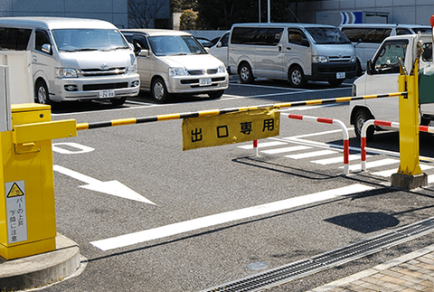 駐車場でレンタカー