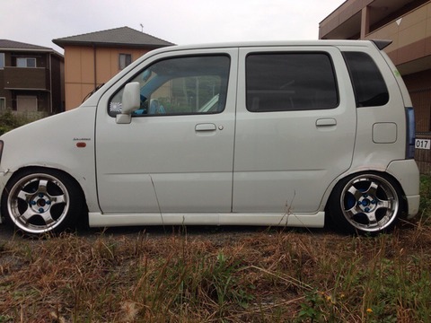 お前らってすぐ人の車馬鹿にするけど上司の車だったら褒めないといけないんだぞ？？